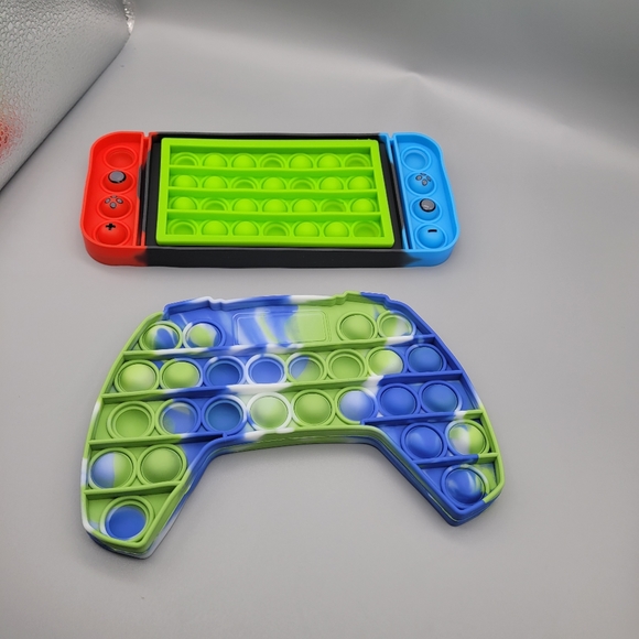 Video Game Fidget Pop Set - Switch & Pro Game Controller Inspired Bubble Popper - Picture 1 of 4